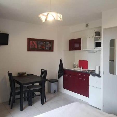 Studio De Plain-Pied Avec Terrasse Tout Proche Mer Courseulles-sur-Mer Luaran gambar
