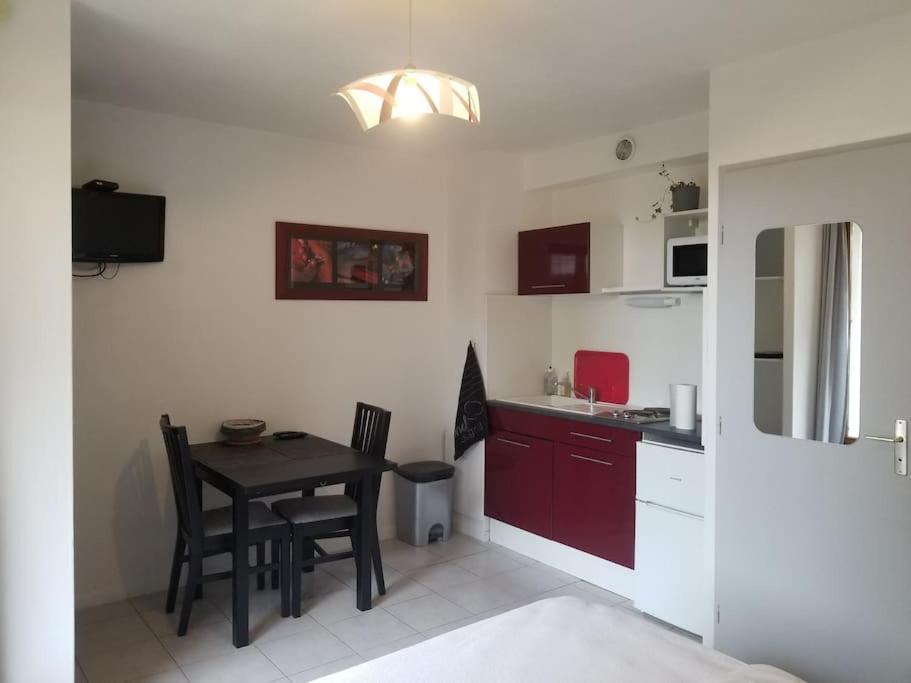 Studio De Plain-Pied Avec Terrasse Tout Proche Mer Courseulles-sur-Mer Luaran gambar