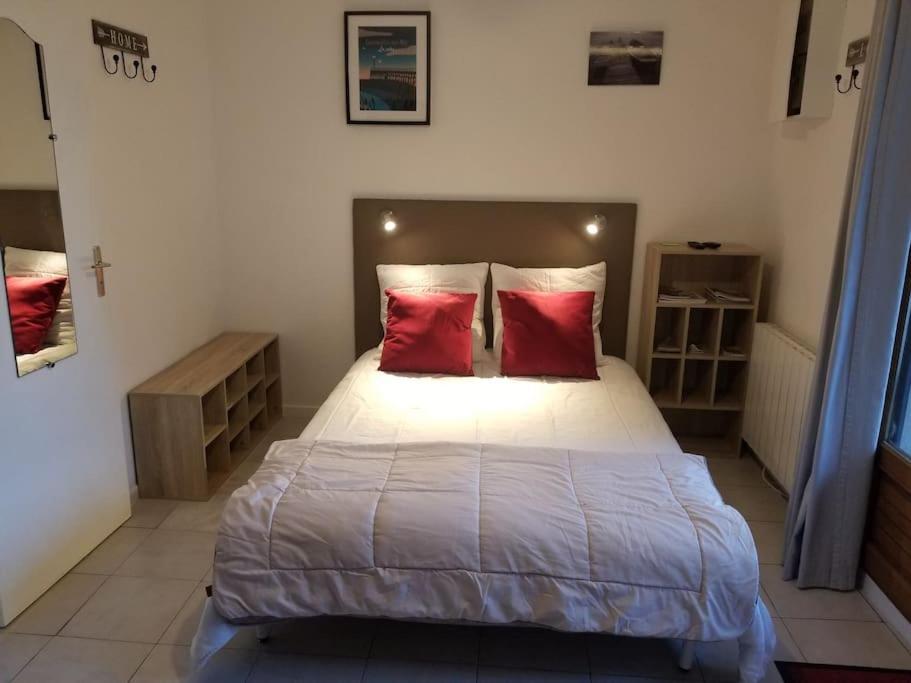 Studio De Plain-Pied Avec Terrasse Tout Proche Mer Courseulles-sur-Mer Luaran gambar