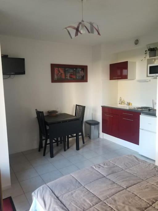 Studio De Plain-Pied Avec Terrasse Tout Proche Mer Courseulles-sur-Mer Luaran gambar