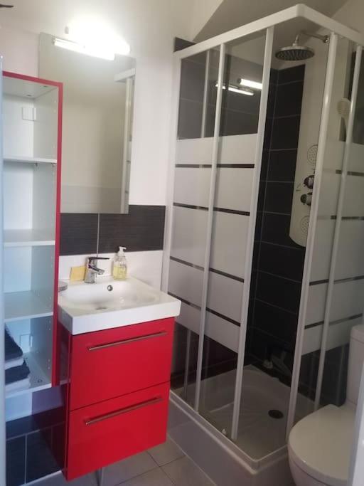 Studio De Plain-Pied Avec Terrasse Tout Proche Mer Courseulles-sur-Mer Luaran gambar